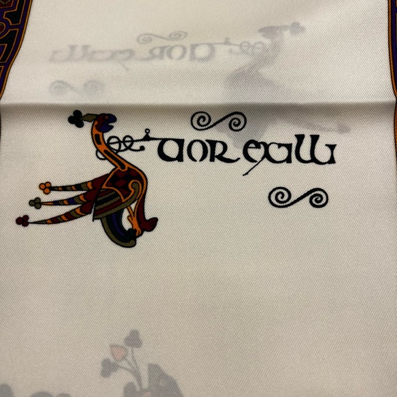 NWT Book of Kells inspired Scarf from Dublin. Beautiful colors. - Picture 6 of 9